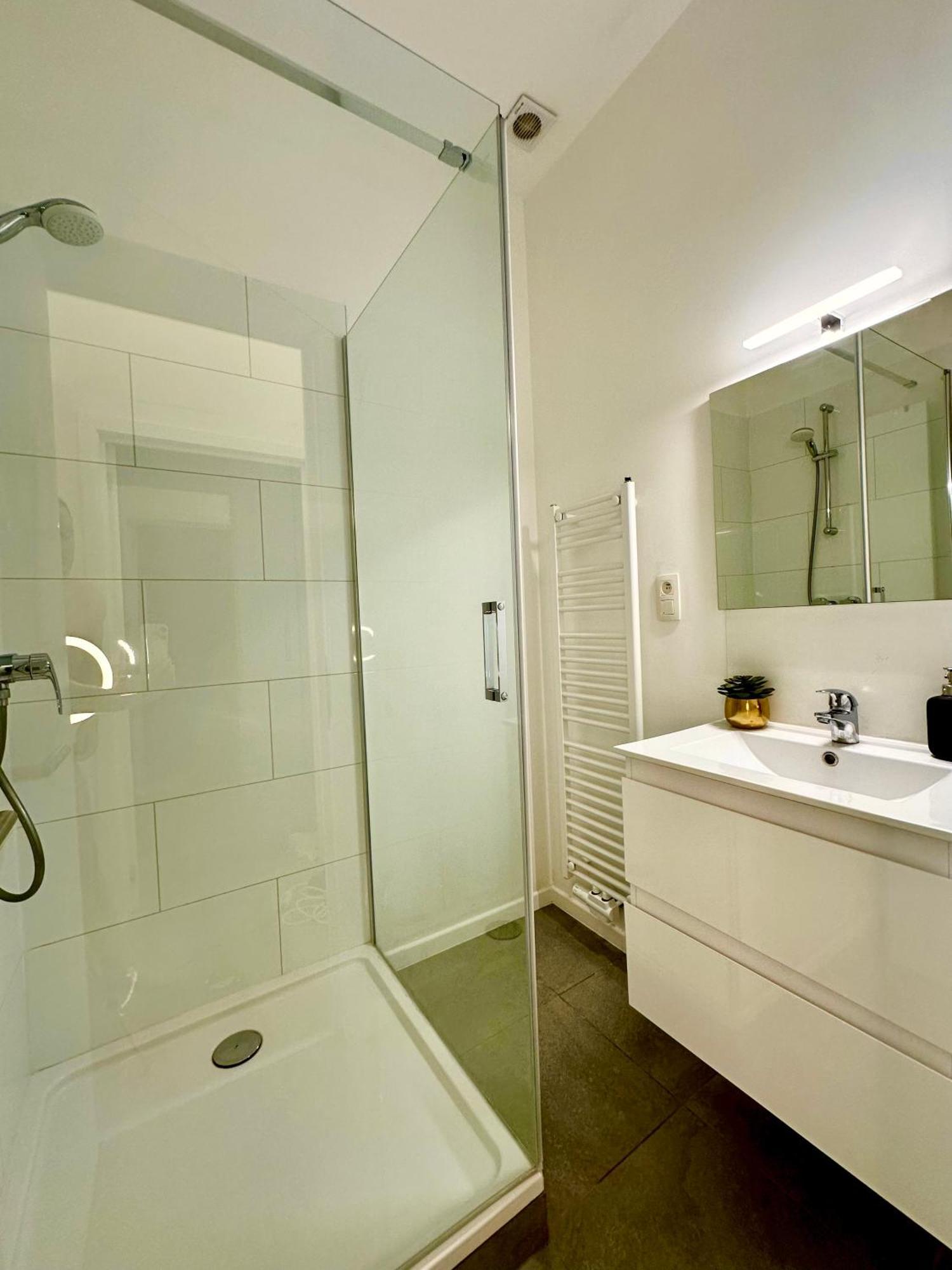 Luxury Suites Mons By Rikas Hotels Exterior foto